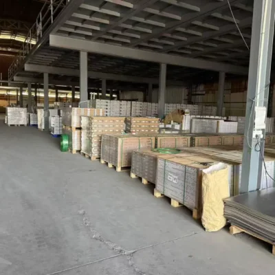 vividcozytile factory packing zone in Foshan with palletized cartons of porcelain tile and SPC flooring for bulk orders.