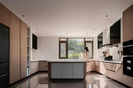 Calm tea/reading room in Foshan Shanyu Lake Villa, warm wood-look porcelain tile and SPC vinyl flooring — vividcozytile