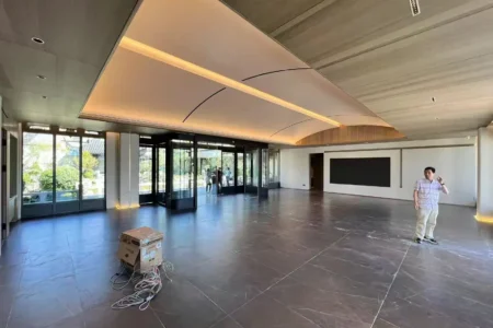 Spacious lobby with large-format stone-look porcelain floor tiles — Dachang “Yujian Future” reception hall, Hebei